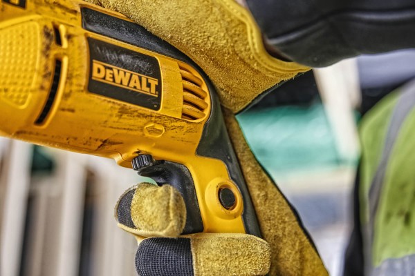 Дриль мережевий ударний DeWALT DWD024