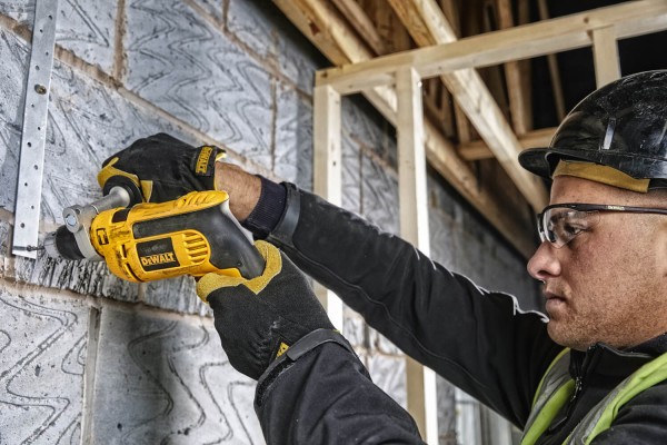 Дриль мережевий ударний DeWALT DWD024