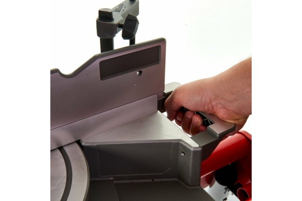 Пила торцювальна акумуляторна Milwaukee M18 FMS254-0, 254 мм (4933451729) Пила торцювальна акумуляторна Milwaukee M18 FMS254-0, 254 мм (4933451729)