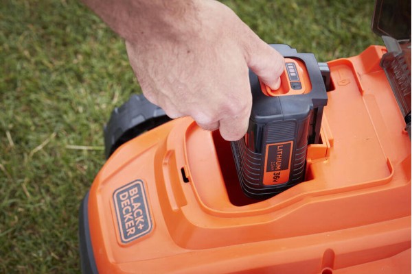 Газонокосарка акумуляторна BLACK+DECKER BCMW3336L2