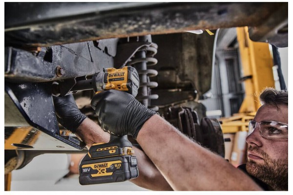 Гайковерт ударний акумуляторний безщітковий DeWALT DCF923N