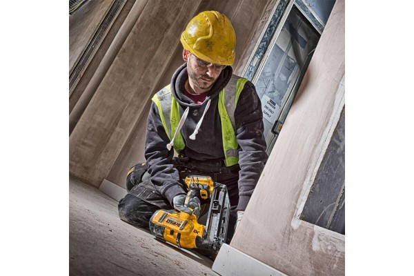 Пістолет цвяхозабивний акумуляторний безщітковий DeWALT DCN660N