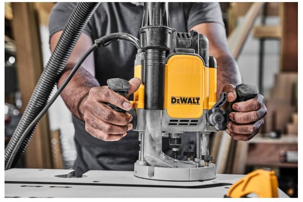 Фрезер мережевий DeWALT DWE625KT