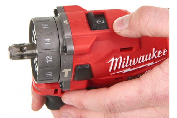 Акумуляторна ударна дриль-шурупокрут Milwaukee M12 FPDXKIT-202X (4933464138) Акумуляторна ударна дриль-шурупокрут Milwaukee M12 FPDXKIT-202X (4933464138)