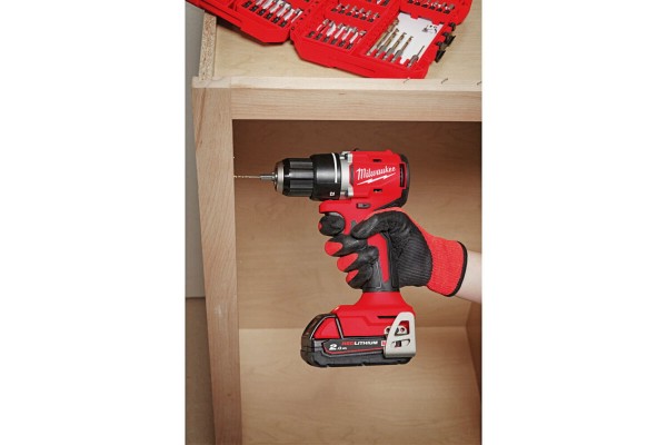 Дриль-шурупокрут акумуляторний безщітковий MILWAUKEE M18 BLDDRC-202C 61Нм (+ заряд.пристрій, 2 акум.