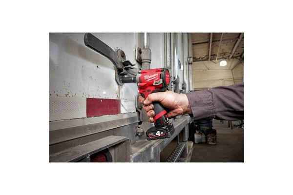 Гайкокрут акумуляторний 1/2\" MILWAUKEE, M12 FIWF12-422X, 339 Нм, (+ заряд.пристрій, 2 акум., HD кейс