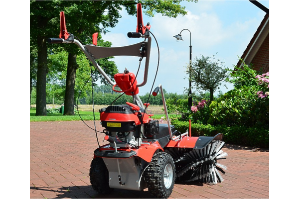 Підмітальна машина зі щіткою HECHT 8101