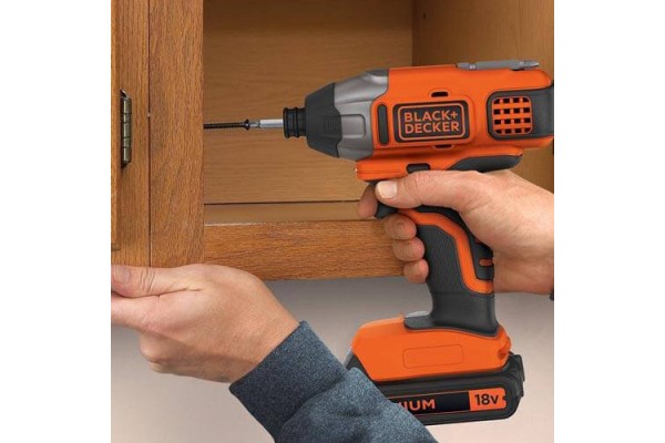 Шурупокрут ударний акумуляторний безщітковий BLACK+DECKER BDCIM18N