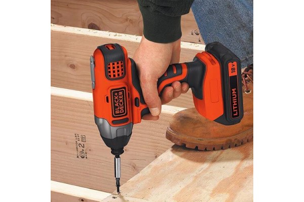 Шурупокрут ударний акумуляторний безщітковий BLACK+DECKER BDCIM18N