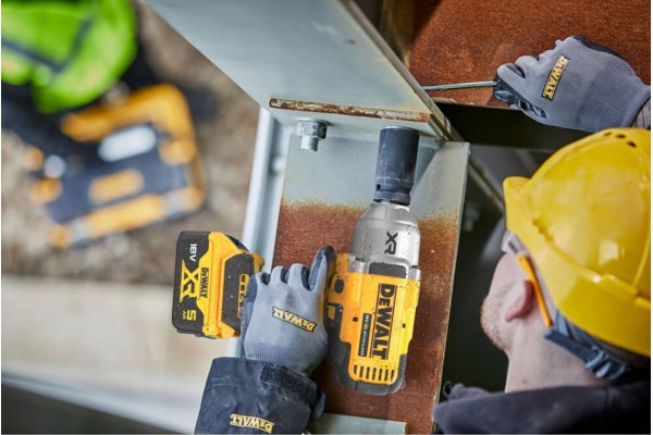 Гайкокрут ударний акумуляторний безщітковий DeWALT DCF900P2T