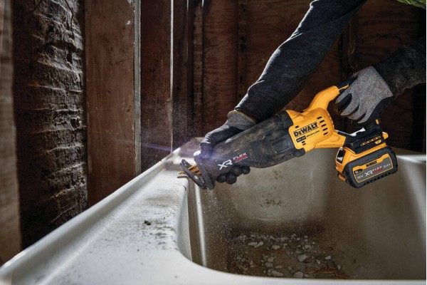 Пила шабельна акумуляторна DeWALT DCS386NT