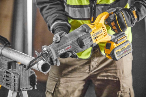 Пила шабельна акумуляторна DeWALT DCS386NT