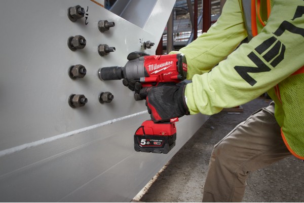 Гайкокрут акумуляторний Milwaukee M18 FHIWP12-502X (4933459693) Гайкокрут акумуляторний Milwaukee M18 FHIWP12-502X (4933459693)
