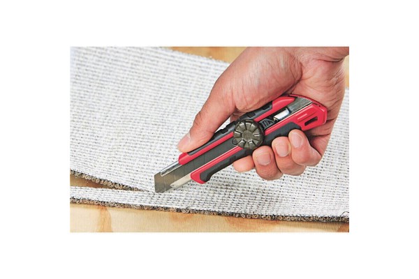 Ніж висувний HEAVY DUTY MILWAUKEE, 18мм Ніж висувний HEAVY DUTY MILWAUKEE, 18мм