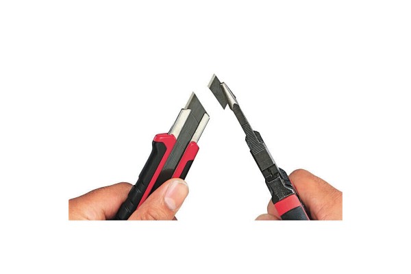 Ніж висувний HEAVY DUTY MILWAUKEE, 18мм Ніж висувний HEAVY DUTY MILWAUKEE, 18мм