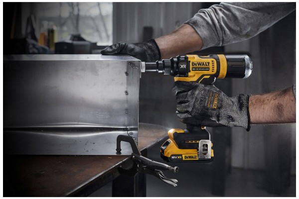 Заклепочник акумуляторний безщітковий DeWALT DCF403NT