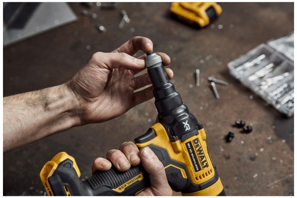 Заклепочник акумуляторний безщітковий DeWALT DCF403NT