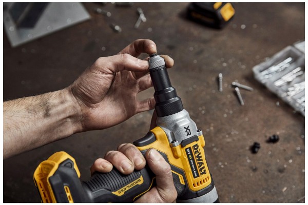 Заклепочник акумуляторний безщітковий DeWALT DCF414NT