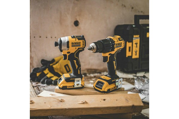 Набір з двох інструментів безщіткових DeWALT DCK2062D2T