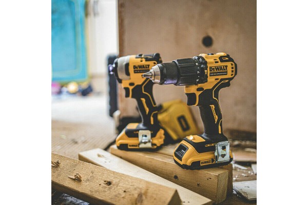 Набір з двох інструментів безщіткових DeWALT DCK2062D2T