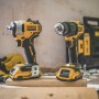 Набір з двох інструментів безщіткових DeWALT DCK2062D2T