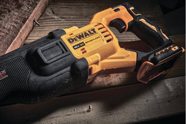 Пила шабельна акумуляторна DeWALT DCS386T1