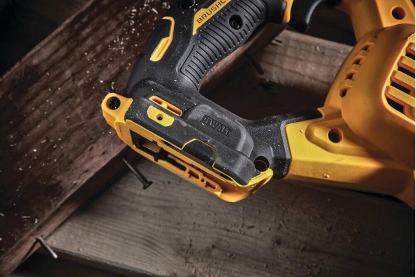 Пила шабельна акумуляторна DeWALT DCS386T1