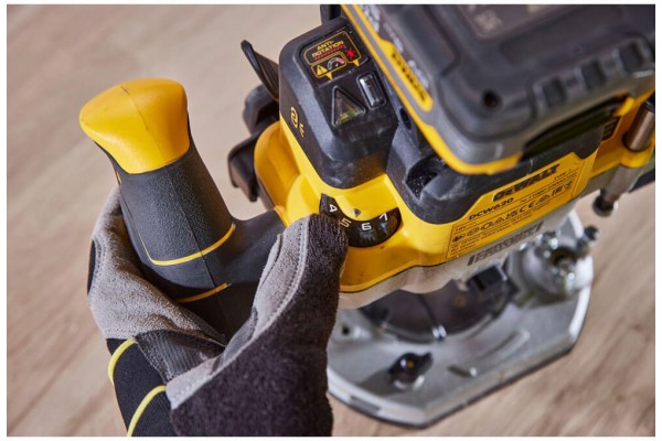 Фрезер акумуляторний безщітковий DeWALT DCW620NT Фрезер акумуляторний безщітковий DeWALT DCW620NT