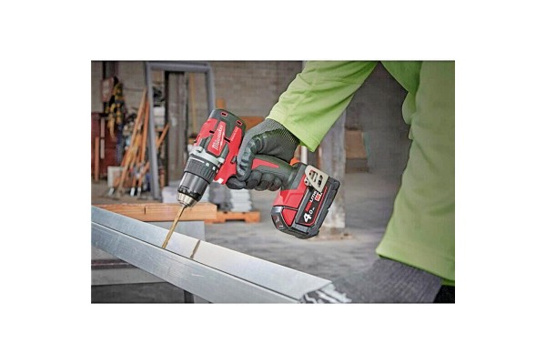 Дриль-шурупокрут акумуляторний безщітковий MILWAUKEE M18 CBLDD-0 60Нм