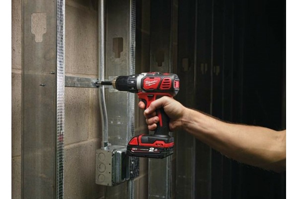 Дриль-шурупокрут Milwaukee M18 BDD-202C Lі-Іon