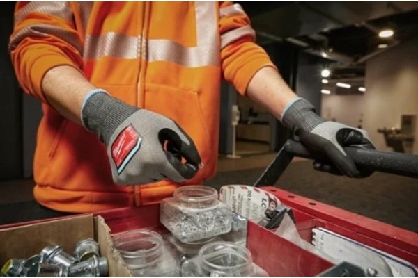 Захисні рукавички Milwaukee Hi-Dex XL (4932480494) Захисні рукавички Milwaukee Hi-Dex XL (4932480494)