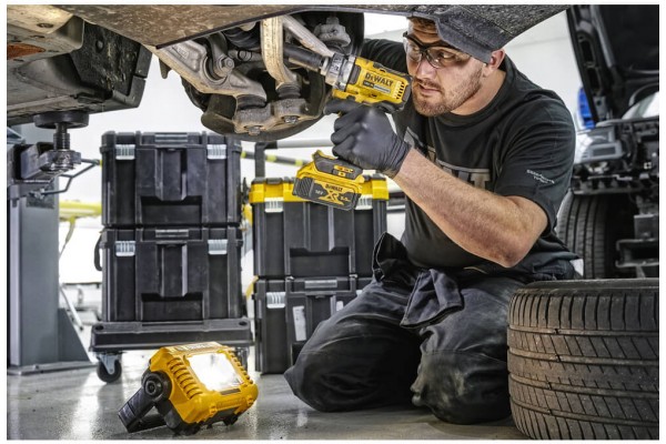 Ліхтар світлодіодний акумуляторний DeWALT DCL077