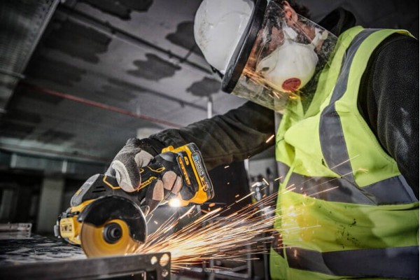 Пила дискова універсальна акумуляторна безщіткова DeWALT DCS438N