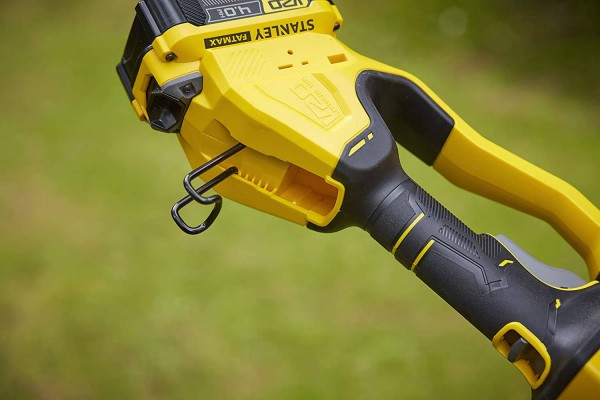 Висоторіз акумуляторний зі штангою STANLEY FATMAX SFMCPS620M1