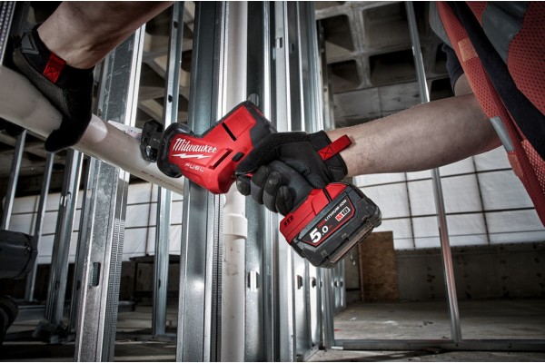Акумуляторна шабельна пила Milwaukee M18 FHZ-502X (4933459885) Акумуляторна шабельна пила Milwaukee M18 FHZ-502X (4933459885)