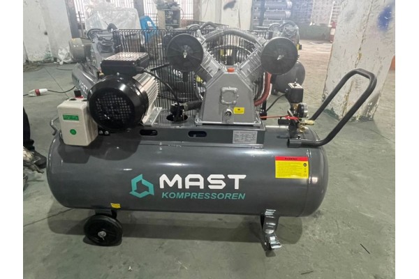 Поршневий компресор MAST VA90/200L 220V