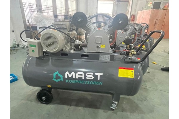 Поршневий компресор MAST VA90/200L 400